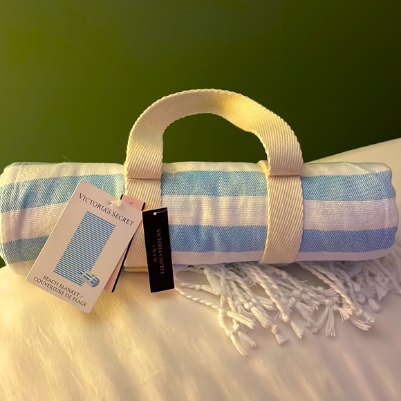Victoria’s Secret beach blanket nwt - Picture 1 of 6